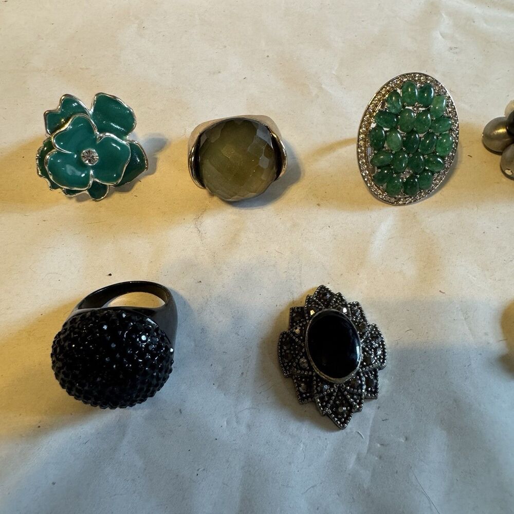 Lot Of 9 Costume Jewelry Rings Faux Stones Floral Designs Statement Pieces - Picture 2 of 16